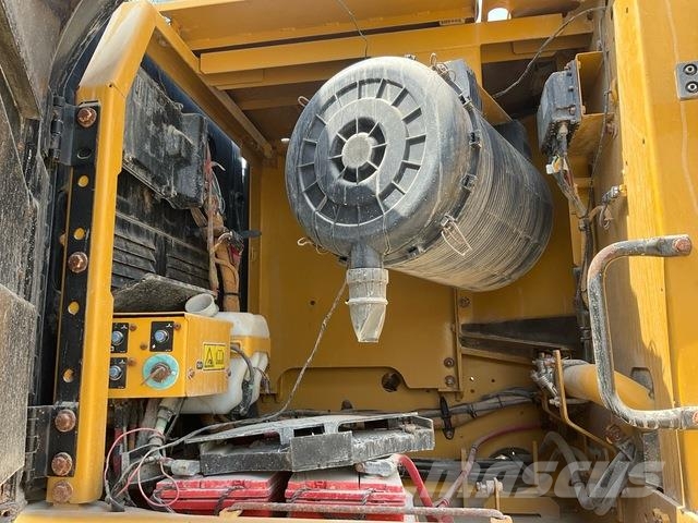 CAT 340D2L حفارات زحافة