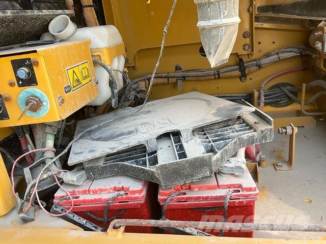 CAT 340D2L حفارات زحافة