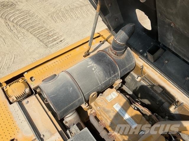 CAT 340D2L حفارات زحافة