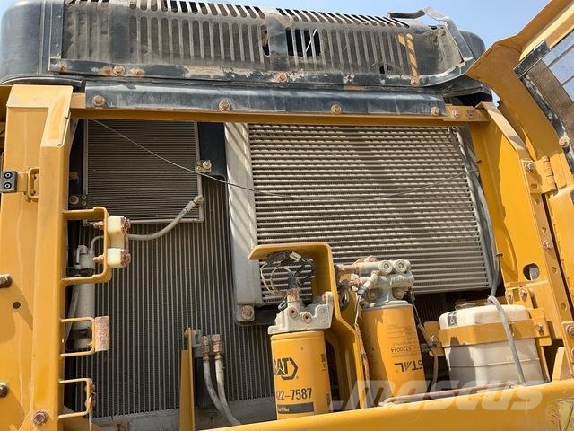 CAT 340D2L حفارات زحافة