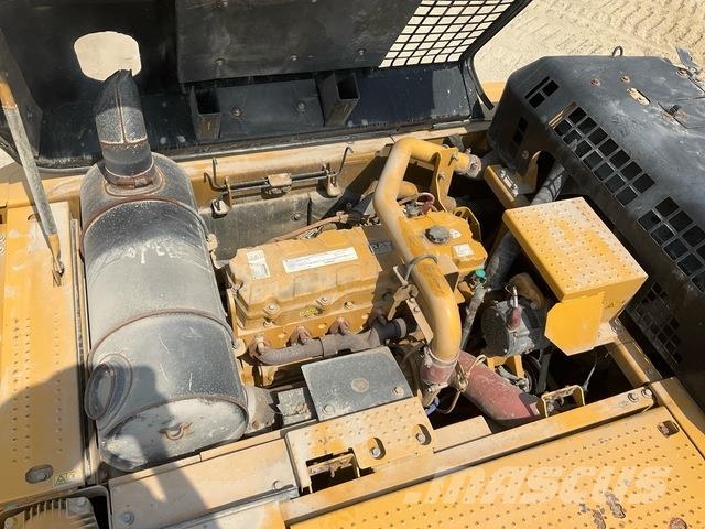 CAT 340D2L حفارات زحافة