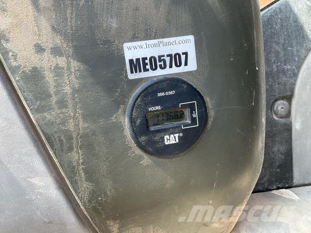 CAT 340D2L حفارات زحافة