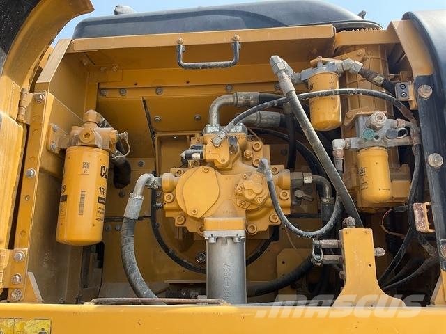 CAT 340D2L حفارات زحافة