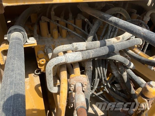 CAT 340D2L حفارات زحافة