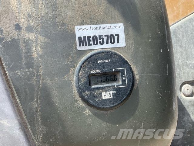CAT 340D2L حفارات زحافة