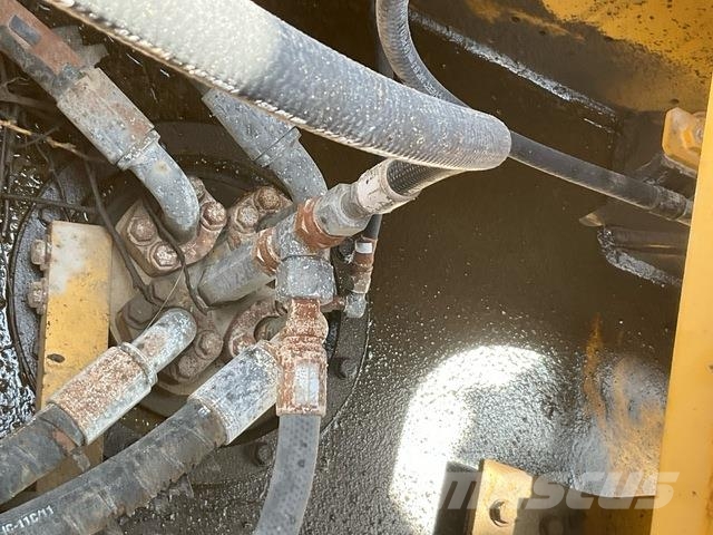 CAT 340D2L حفارات زحافة