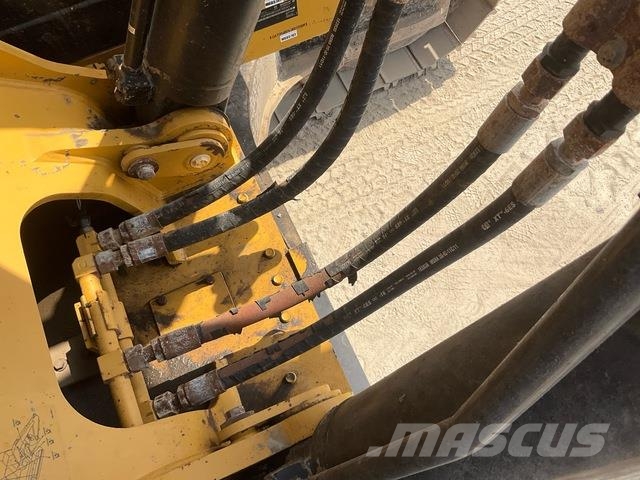 CAT 340D2L حفارات زحافة