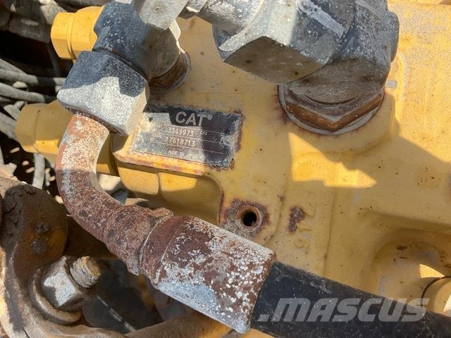 CAT 340D2L حفارات زحافة