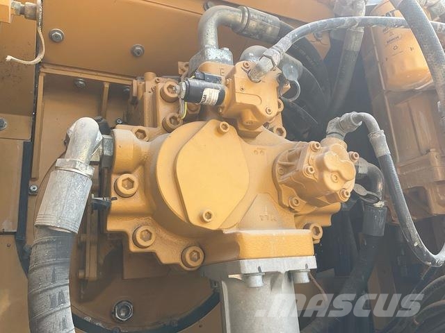 CAT 340D2L حفارات زحافة