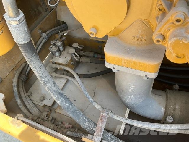 CAT 340D2L حفارات زحافة