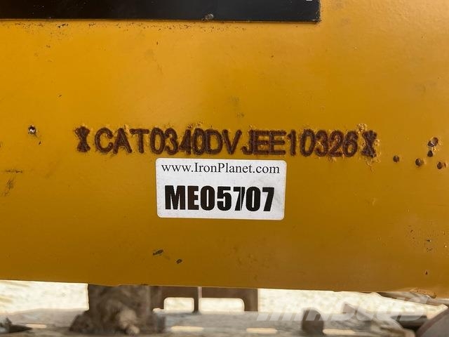 CAT 340D2L حفارات زحافة