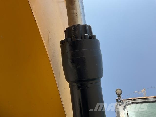 CAT 340D2L حفارات زحافة