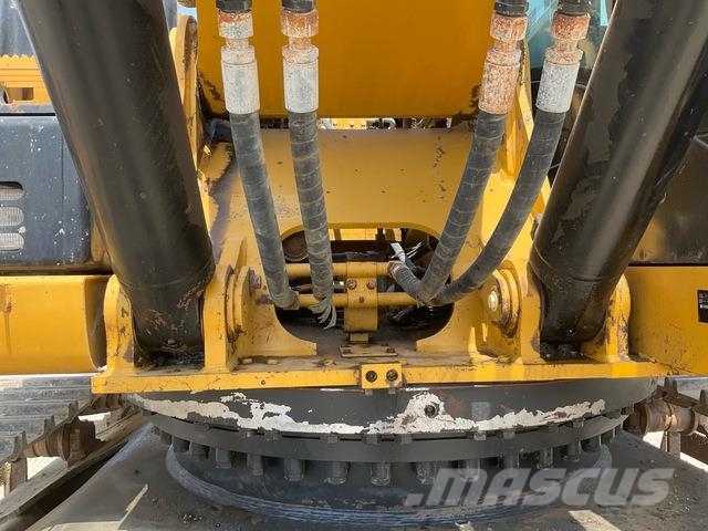 CAT 340D2L حفارات زحافة