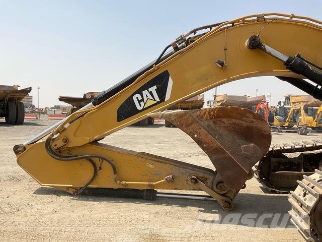 CAT 340D2L حفارات زحافة