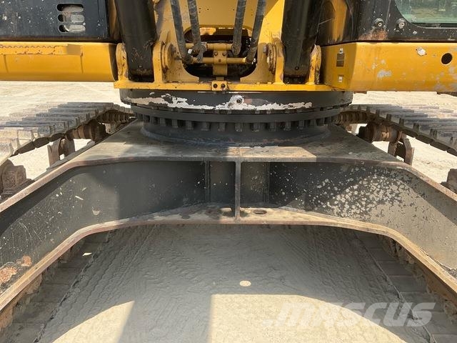 CAT 340D2L حفارات زحافة