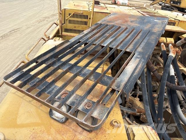 CAT 385B حفارات زحافة