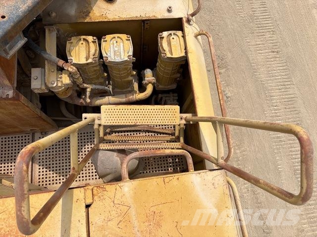 CAT 385B حفارات زحافة