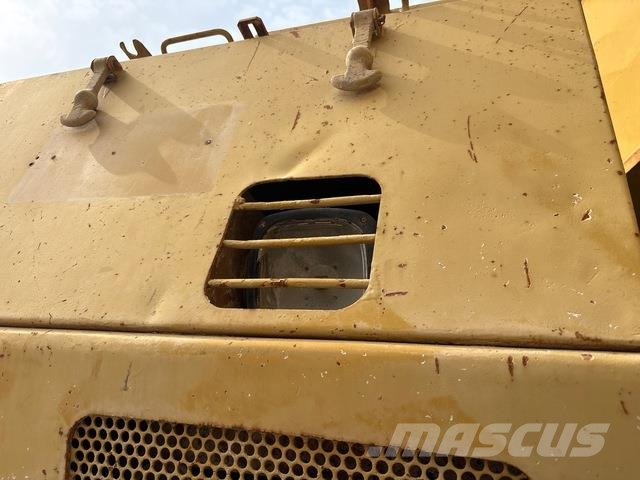 CAT 385B حفارات زحافة
