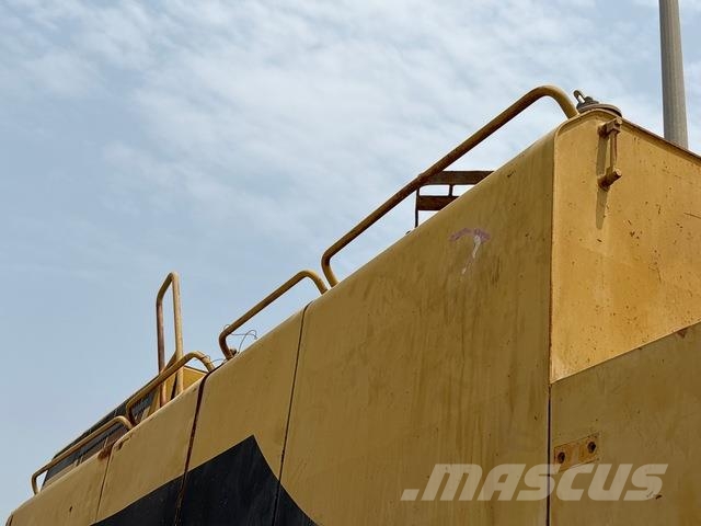 CAT 385B حفارات زحافة