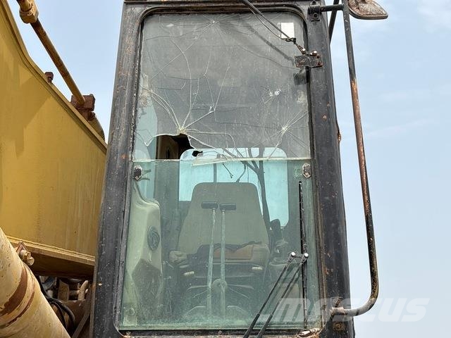 CAT 385B حفارات زحافة