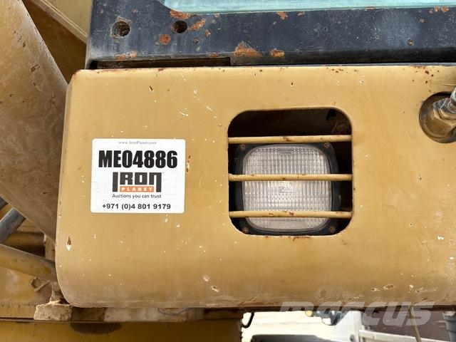 CAT 385B حفارات زحافة