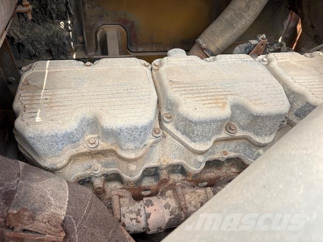 CAT 385B حفارات زحافة