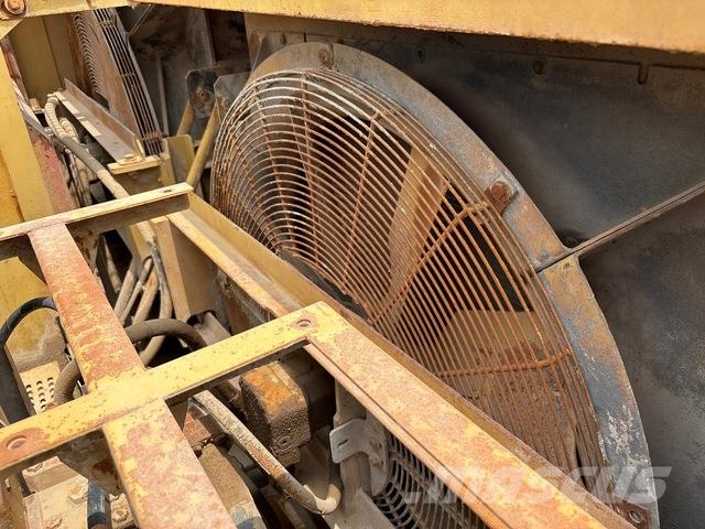 CAT 385B حفارات زحافة