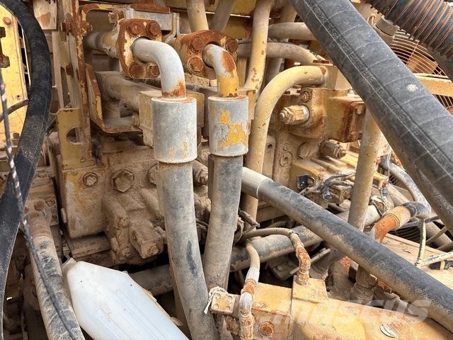CAT 385B حفارات زحافة