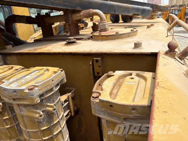CAT 385B حفارات زحافة