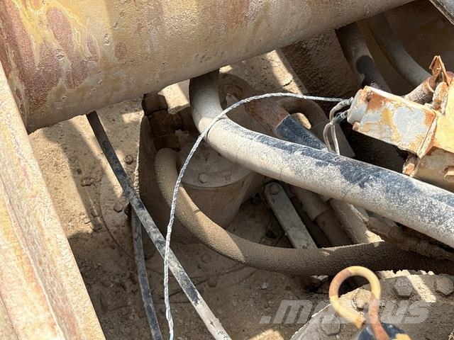 CAT 385B حفارات زحافة