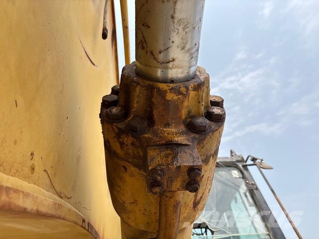CAT 385B حفارات زحافة