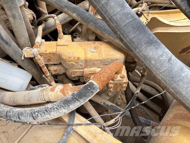 CAT 385B حفارات زحافة