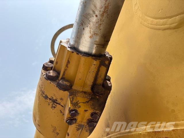 CAT 385B حفارات زحافة
