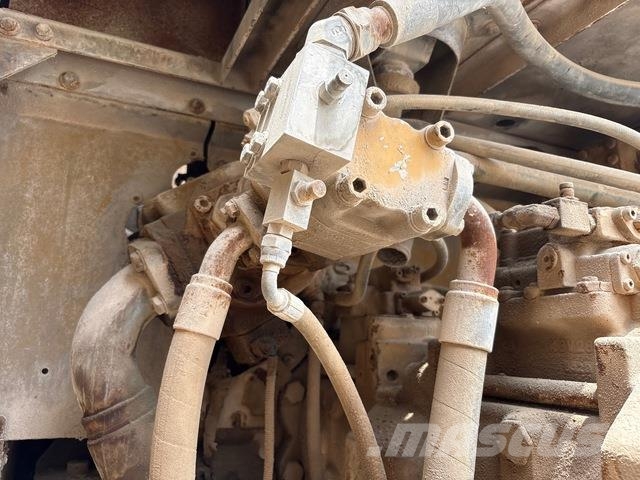 CAT 385B حفارات زحافة