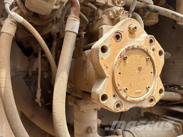 CAT 385B حفارات زحافة