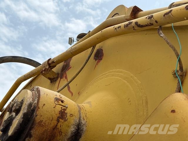 CAT 385B حفارات زحافة