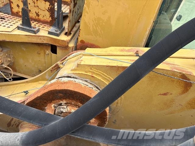 CAT 385B حفارات زحافة