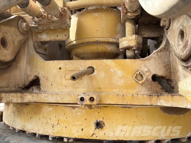 CAT 385B حفارات زحافة