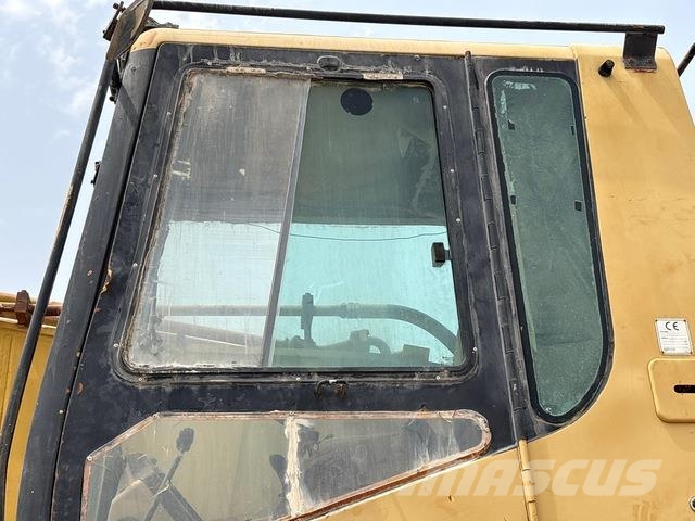 CAT 385B حفارات زحافة