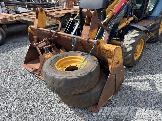 CAT 432E Rýpadlo-nakladače