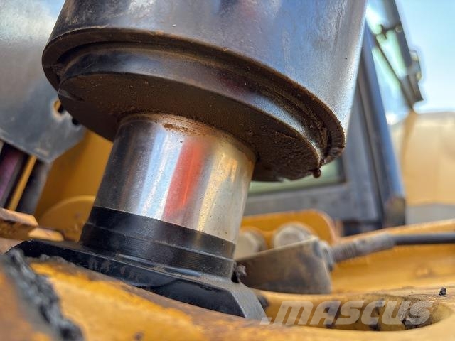 CAT 432F2 Tractopelle