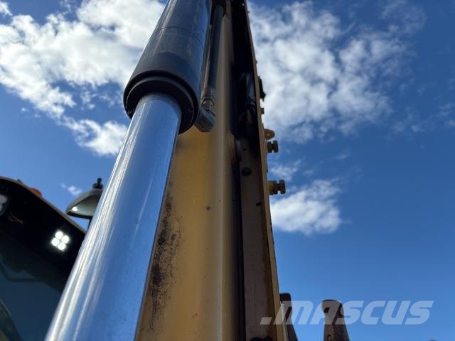 CAT 432F2 Tractopelle