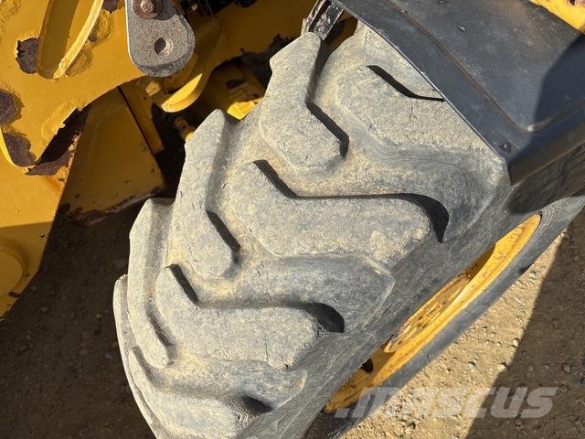 CAT 432F2 Tractopelle