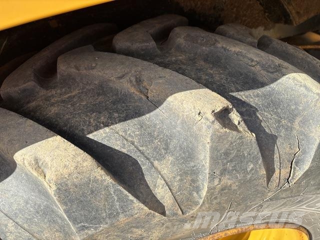 CAT 432F2 Tractopelle