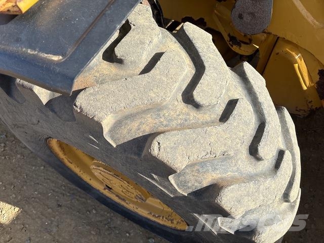 CAT 432F2 Tractopelle