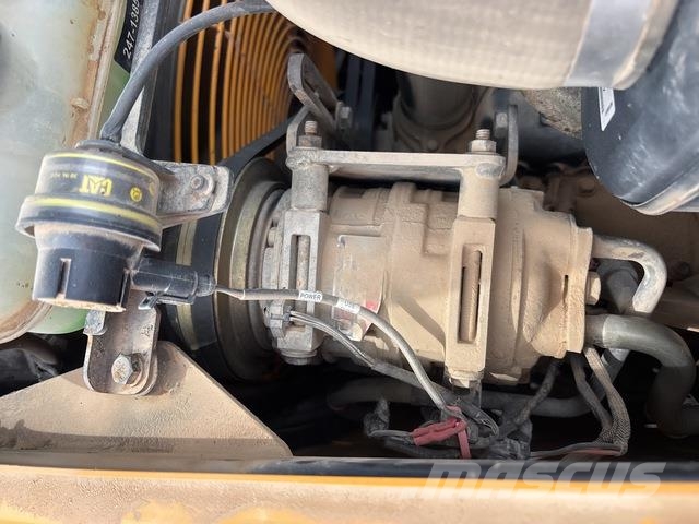 CAT 444E Tractopelle