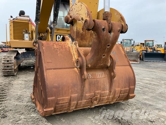 CAT 6015 Rupsgraafmachines
