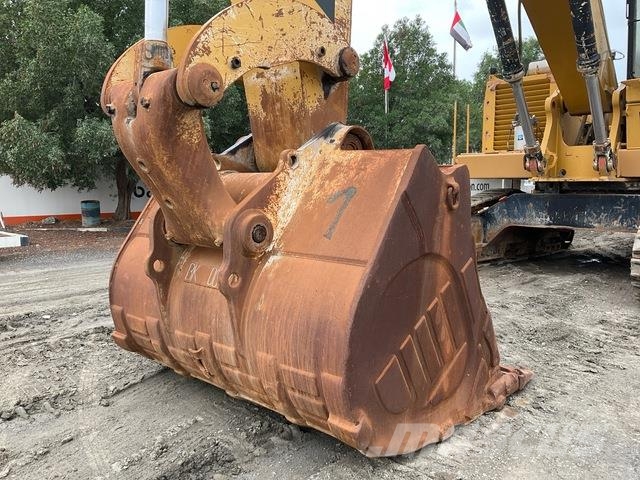 CAT 6015 Rupsgraafmachines