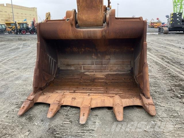 CAT 6015 Rupsgraafmachines