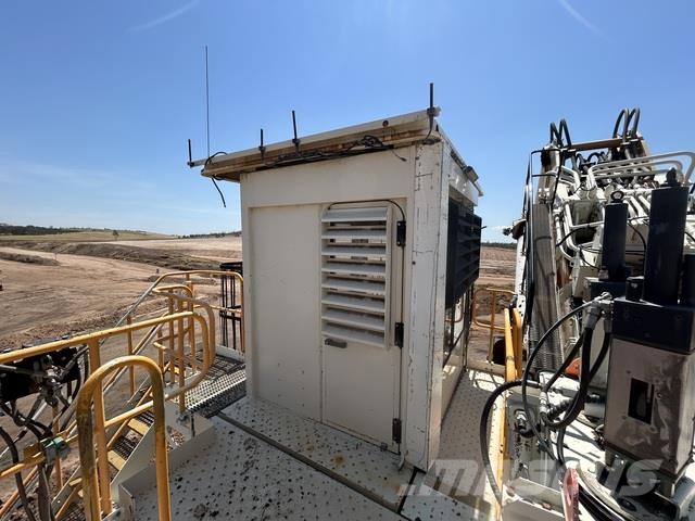 CAT 6060 Εκσκαφείς με ερπύστριες